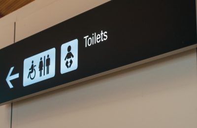 toilet-sign-direction-airport